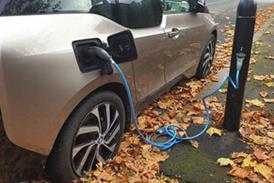 EV chargepoint-street-01-960
