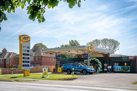 Porters-Garage_Forecourt-Wide