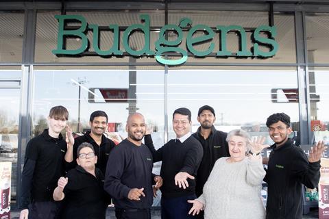 Budgens-Store-Front-Team-Shell Garage Wantage (66)