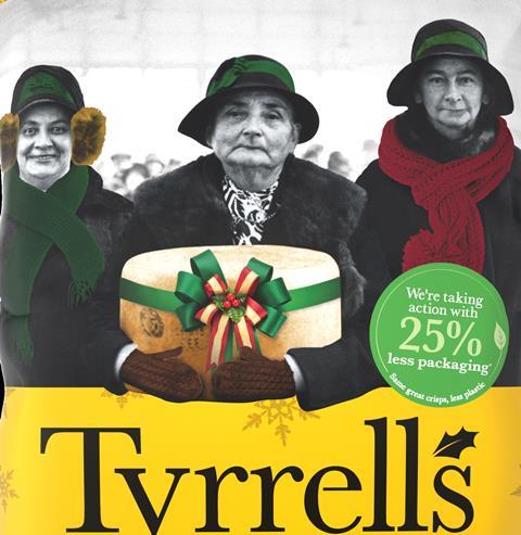 701783 - 701909 - 701782_Tyrrells Mature Cheddar & Chive Xmas_150g__S (3)