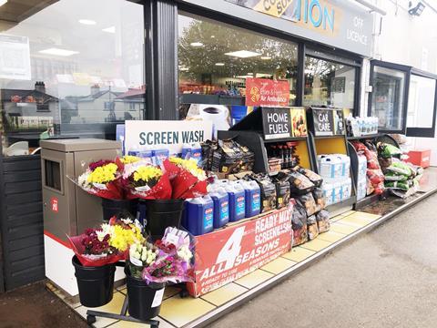 FT - Broxbourne Service Station, shopfront