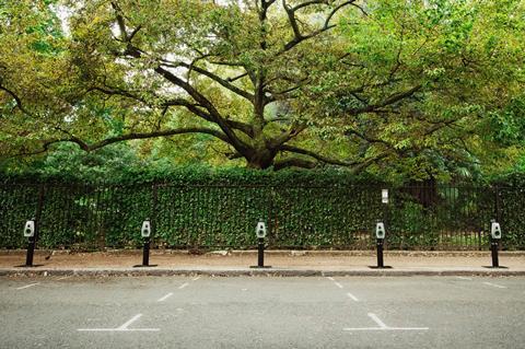 FT - Conected Kerb - Gecko - Bollard car park