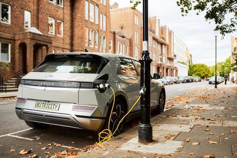 ubitricity_Chelsea_EV_Lamp_Post_Charger_Kensington_Chelsea_London_UK